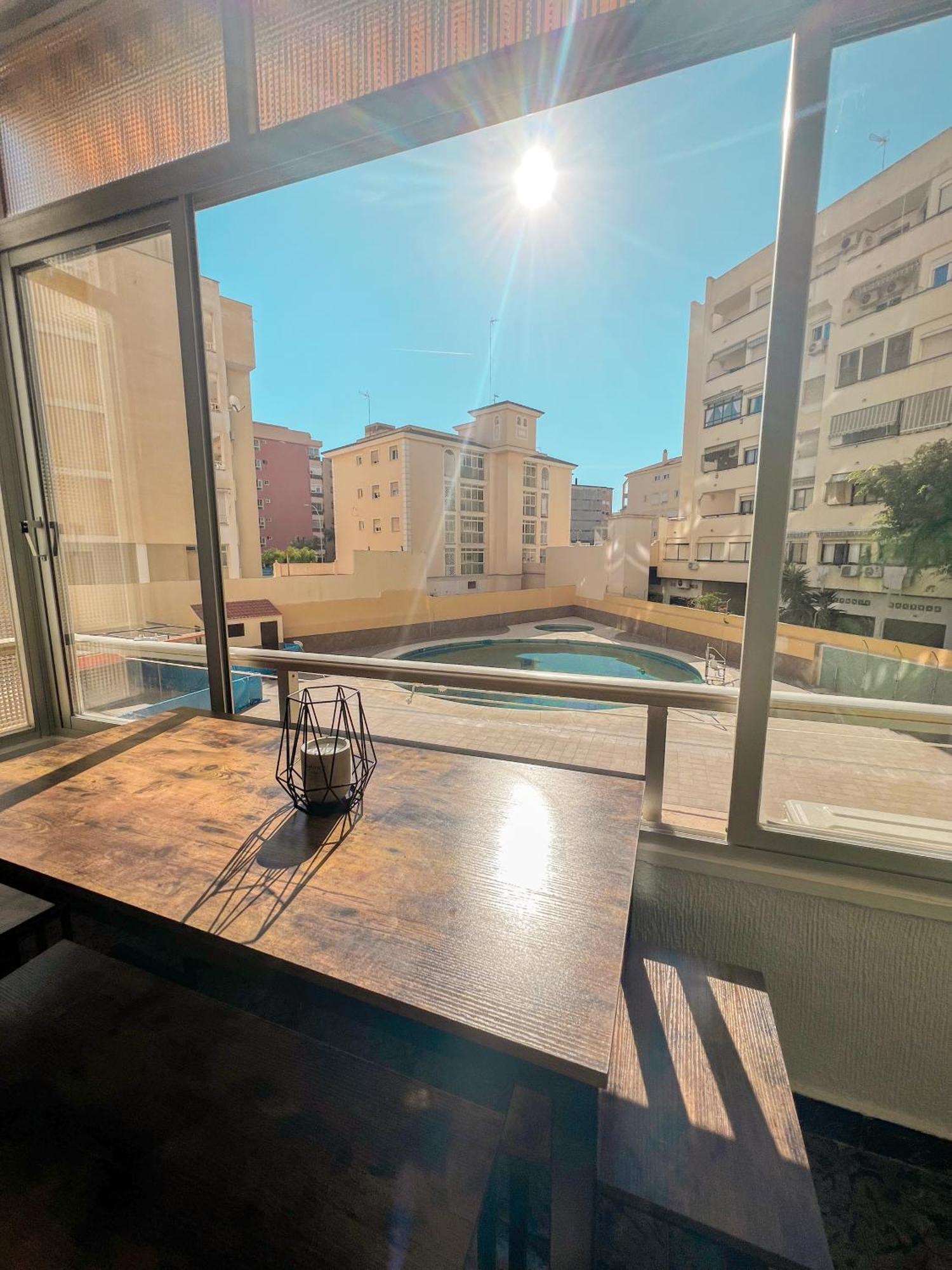 Cozy And Bright Flat With Pool Lägenhet Torremolinos Exteriör bild