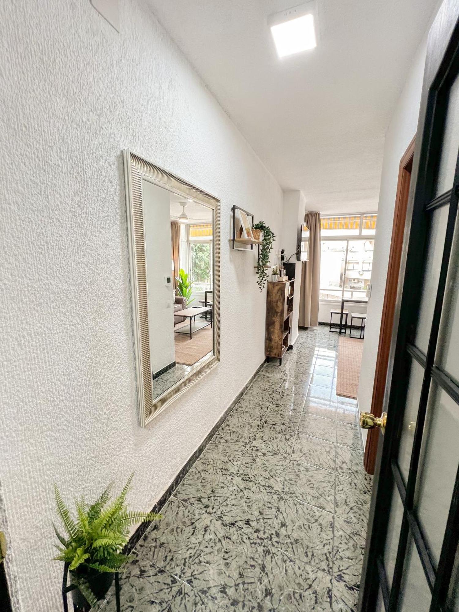 Cozy And Bright Flat With Pool Lägenhet Torremolinos Exteriör bild