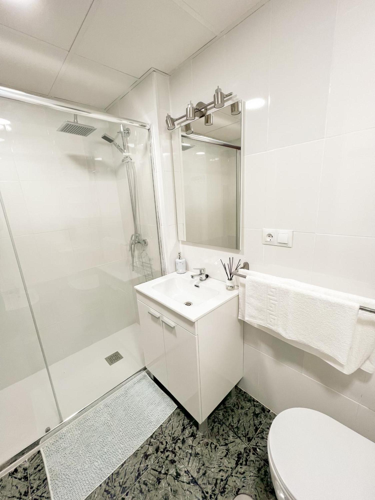 Cozy And Bright Flat With Pool Lägenhet Torremolinos Exteriör bild