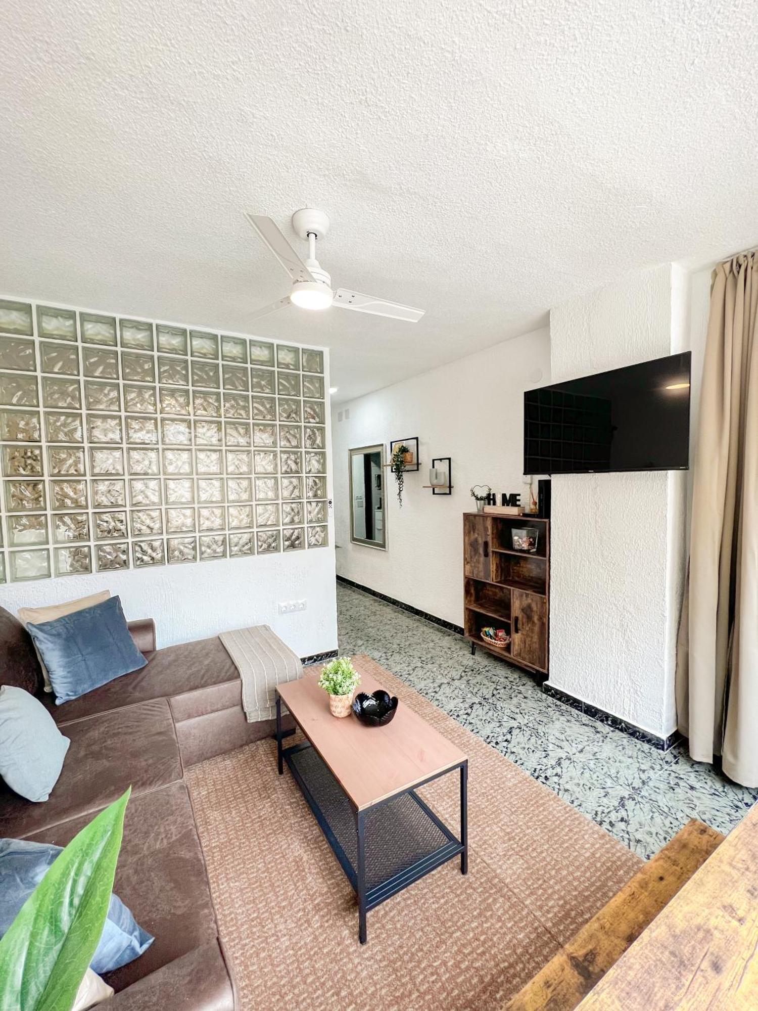Cozy And Bright Flat With Pool Lägenhet Torremolinos Exteriör bild