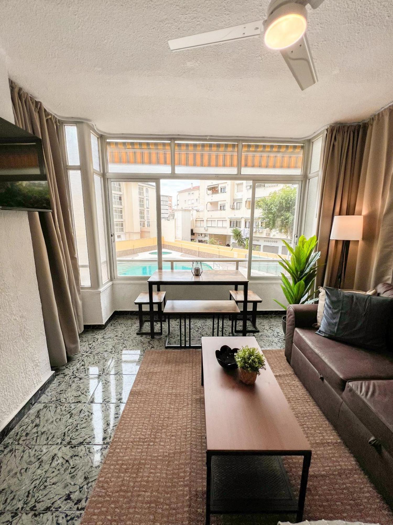 Cozy And Bright Flat With Pool Lägenhet Torremolinos Exteriör bild